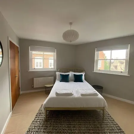 The Penthouse, Winchester Exterior photo