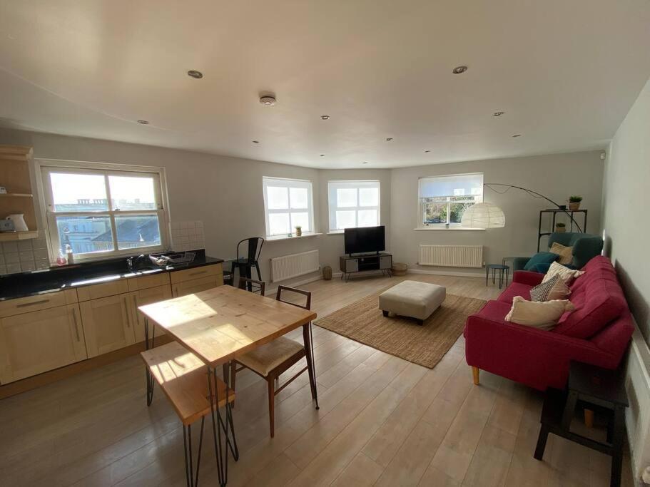 The Penthouse, Apartment *